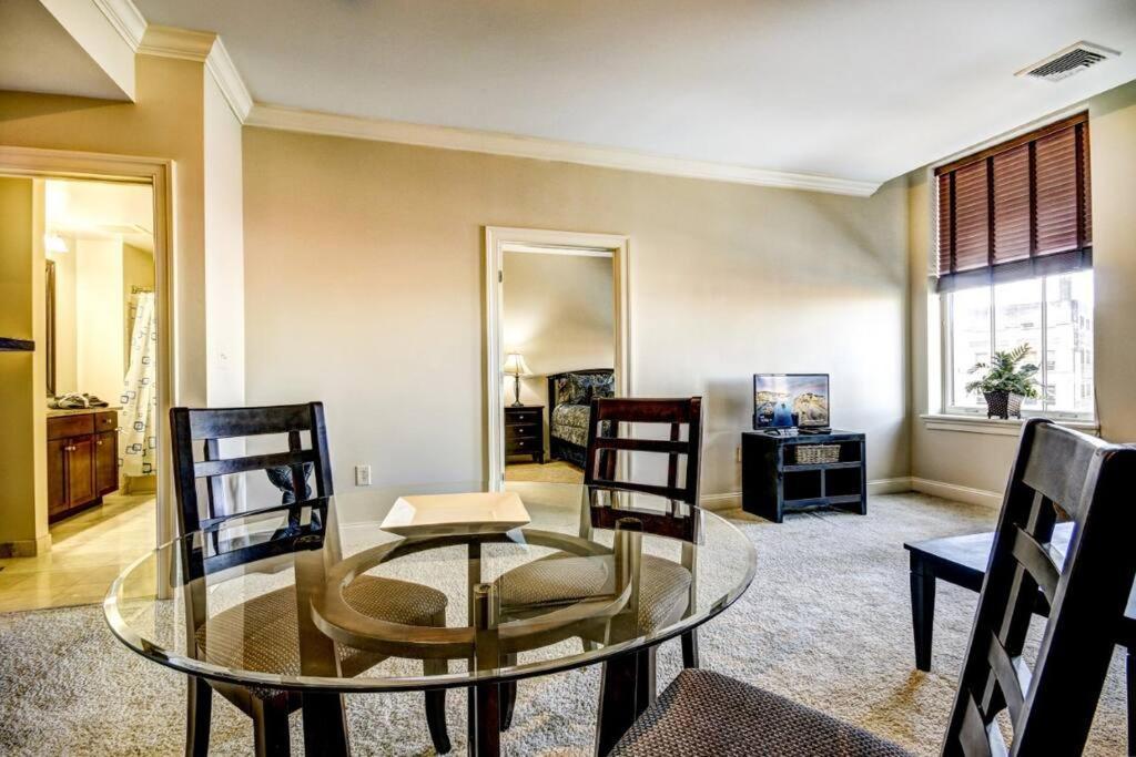 Chase Penthouse At 39 West Baltimore Inner Harbor Convention Center Free Indoor Parking One And Two Bedrooms Экстерьер фото